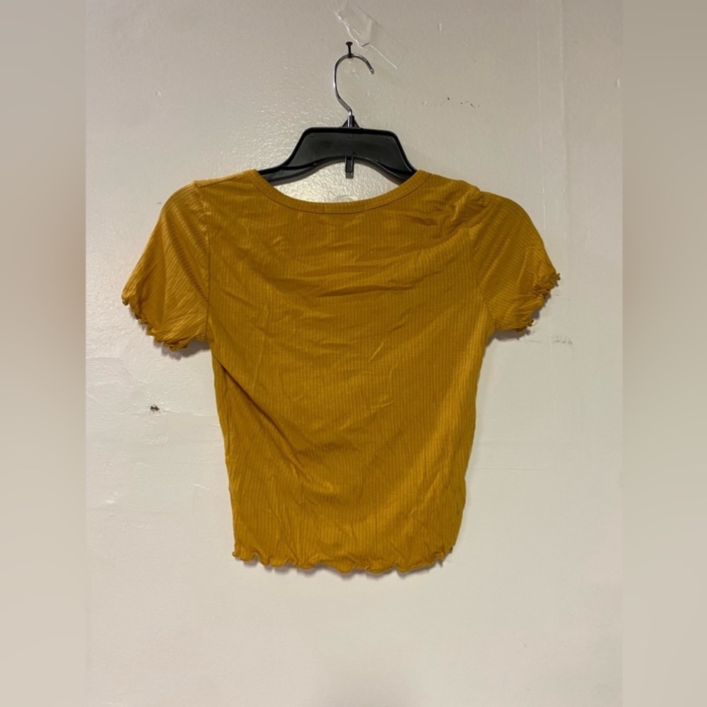 Gold Ruched Crop Top - Picture 2 of 4